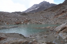 kroupy bu��c� do jez�rka nad Bergh�tte Hohsaas