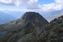 zp�tn� pohled na cestu (p�es ten h�eb�nek o d�lce 4 km jsme se plazili 3 hodiny)