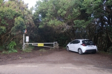 ofici�ln� parkovi�t� pro pralesn� trasu vy�aduj�c� permit